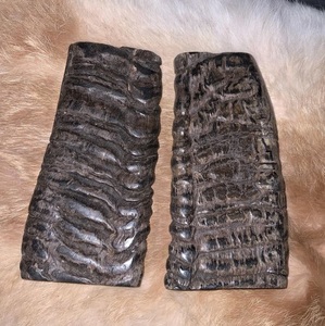 Grands écailles en corne de cerf pour la fabrication de couteaux, l'artisanat, etc. 5” x 2 1/4” Importé d'Inde, écorce de corne de bélier mérinos de haute qualité - Product Image 1