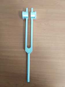 Diapason RADICAL en aluminium lesté pour démonstration des fréquences de battement en laboratoire de physique, très utile pour les OEM - Product Image 3