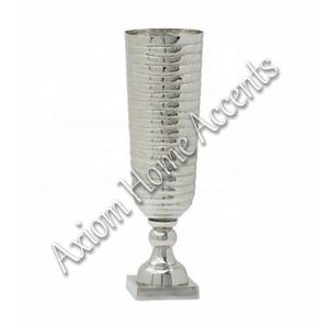 Axiom Home Accents Vase en métal en aluminium fabriqué à la main Glaçure transparente élégante moderne pour un décor de table élégant et unique - Product Image 3