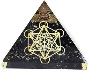 Pyramide d'orgone artisanale Grille de Metatron en tourmaline noire, cristal REIKI pour l'équilibrage des sept chakras par Ruhi Agate - Product Image 5