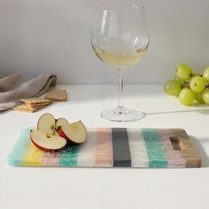 Planche à découper rectangulaire en résine avec design marbré bleu et poignée en résine, compatible lave-vaisselle, durable, pièce unique - Product Image 4