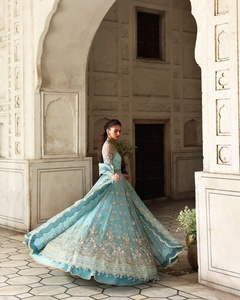 Maxi vestido de color único para ocasiones de Eid, bodas y playa - El vestido femenino más hermoso, material de viscosa, absorbe la humedad y se seca rápidamente. - Product Image 5