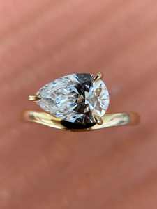 Anillo de Boda de Plata 925 con Corte de Pera Estilo Europeo INS, Modelo Básico de Moda con Moissanita Individual de 6*9 - Product Image 2