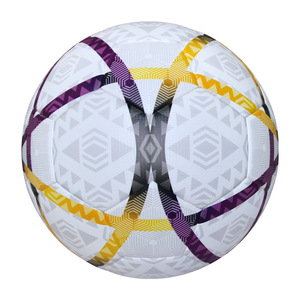 Ballon de football rouge taille adulte, chambre à air en caoutchouc écologique, conception durable pour une utilisation en intérieur et en extérieur - Product Image 3