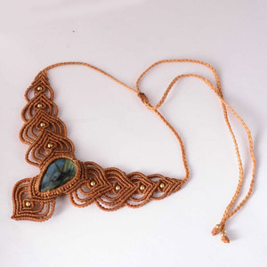 Collar de Labradorita Hecho a Mano con Destello Azul, Colgante de Piedra Natural, Cordón Marrón Ajustable - Product Image 2