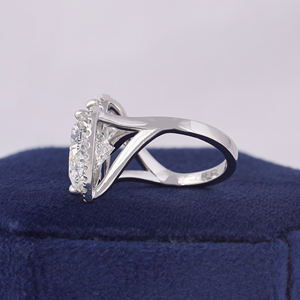 Bague de fiançailles en or 14 carats avec halo de diamants de laboratoire taille cœur (certifiée IGI) - Product Image 3