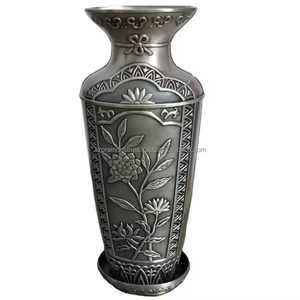 Vase à fleurs rétro personnalisé en métal pot de fleurs vintage pour la décoration intérieure par Azora industries - Product Image 1