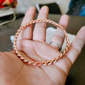 Bracelet manchette torsadé fin en cuivre pur fait main, bijou en cuivre massif pour homme et femme, plaqué OEM, artisanat de guérison. - Product Image 2