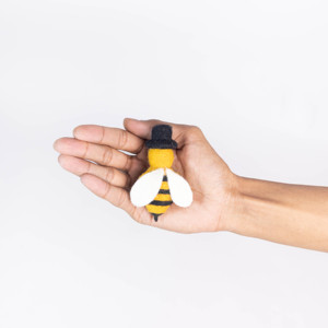 Adorno de Abeja de Fieltro y Lana Hecho a Mano, Juguete de Fieltro con Agujas, Regalo Sensorial Waldorf Montessori para Niños - Product Image 2