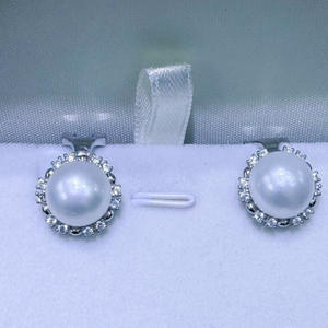 ต่างหูแบบหนีบเงินแท้ทรงสี่เหลี่ยมขนาดใหญ่ประดับมุกน้ำจืดธรรมชาติจูจี้ 10-11 มม. ดีไซน์หรูหราทันสมัย - Product Image 1