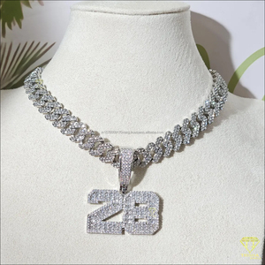 Collier pendentif de luxe « 1st Lady » avec chaîne cubaine sertie de pierres, bijoux hip-hop pour femmes et hommes - Product Image 5
