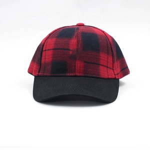 Gorra de Béisbol Roja con Diseño Geométrico a Cuadros, Estilo Unisex - Product Image 2