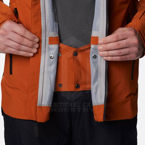 Veste de ski confortable à capuche respirante avec logo frontal, design décontracté pour l'hiver et le froid - Product Image 4
