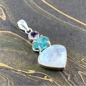 Colgante Boho Hecho a Mano con Tres Piedras de Plata 925, Corazón, Piedra Lunar, Aguamarina, Amatista, Fabricante de Joyería Fina - Product Image 2