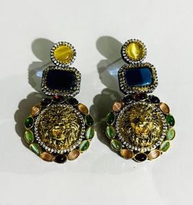 Boucles d'oreilles pendantes de luxe Sabyasachi, multicolores, bleu royal et vert, avec pierres précieuses, dorées, pour mariée, mariage, fête, bijoux de mode - Product Image 4