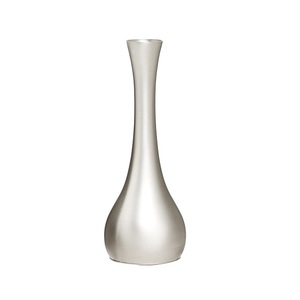 Florero de Acero Inoxidable Color Plata con Flores Artificiales de Calidad Superior a un Precio Accesible - Product Image 1
