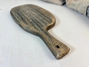 Grande planche à découper en bois artisanale avec rainure pour recueillir les liquides lors de la découpe des fruits ou de la cuisson de la viande - Product Image 2