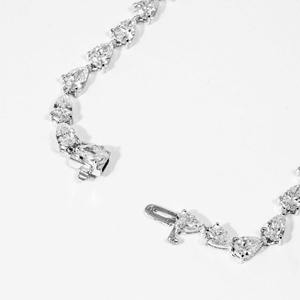 เครื่องประดับชั้นสูง ทองคำขาว 14K ไพลินสีน้ำเงินทรงคุชชั่น 41.35 กะรัต เพชรเลี้ยงในห้องปฏิบัติการ ฝังแบบหนามเตย รับรองโดย IGI สร้อยคอเจ้าสาวสุดหรู - Product Image 3