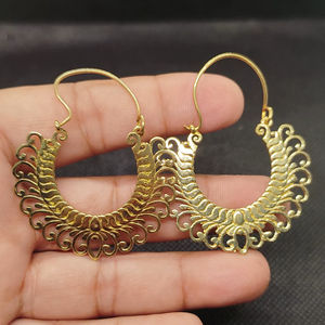 Boucles d'oreilles pendantes plaquées or en laiton, tendance et très vendues, bijoux fantaisie élégants pour femmes, personnalisables pour mariage et anniversaire - Product Image 1