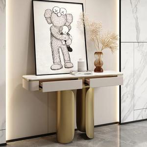 Table console convertible de luxe moderne avec plateau en métal blanc et pieds cylindriques dorés, tiroirs de rangement pour entrée et usage hôtelier - Product Image 5