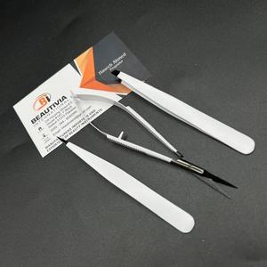 Pince à sourcils à pointe inclinée et pointue blanc noir couleur ciseaux à ressort avec emballage Logo personnalisé ensemble de sourcils à épiler les cheveux - Product Image 5