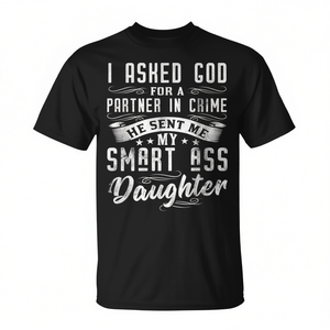 T-shirt da uomo a maniche corte girocollo con stampa serigrafica per la festa del papà, con scritta 'Partner in Crime Smartass Daughter Dad' - Product Image 2