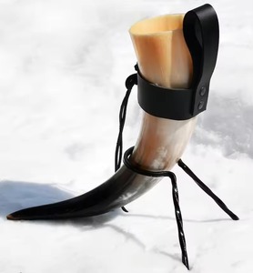 Corne à boire artisanale de qualité supérieure avec support en bois pour bière, hydromel, bière artisanale, vin ou whisky - Product Image 4