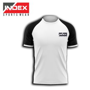 Camiseta Deportiva de Manga Raglán Roja y Negra para Hombre INDEX, de Secado Rápido, Cuello Redondo, Corte Regular, Tejido de Poliéster - Product Image 4