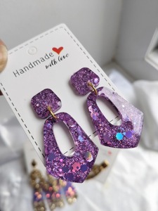 Boucles d'oreilles en résine en forme de cœur avec paillettes faites à la main, motif galaxie violette, bijoux tendance, cadeau pour la Saint-Valentin - Product Image 2