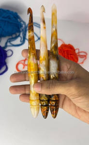 Crochets élégants en résine fabriqués à la main confortables et durables avec des couleurs attrayantes pour un crochet lisse - Product Image 6