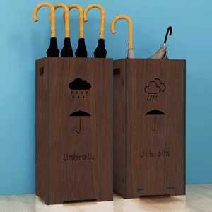 Porte-parapluies moderne en bois rainuré Skies Trader, support autoportant en bois naturel pour entrée, rangement pour cannes et bâtons de marche - Product Image 2
