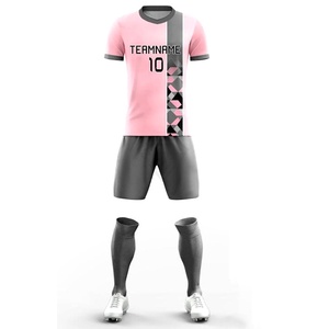 Uniforme de football léger de haute qualité pour hommes, logo personnalisé imprimé, vêtements pour jeunes, meilleur design utilisant la sublimation, uniforme de football - Product Image 1