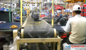 Convoyeur à bande en caoutchouc ALIG pour ligne d'assemblage - Nouveau, durable, vitesse réglable pour le transport de matériaux d'emballage en vente au détail - Product Image 5