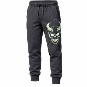 กางเกงวอร์มขายาวผู้ชายสีเทาเข้มพิมพ์ลายกราฟิกหัวกะโหลกผ้าคอตตอนผสมทรงสลิมฟิตสไตล์สตรีทแวร์ลำลองพร้อมเชือกผูก - Product Image 5