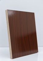 Caja de cartón impermeable, personalizable, con revestimiento de melamina, moderna, resistente a la humedad, de 1220 x 2440 mm, embalaje en caja de cartón.