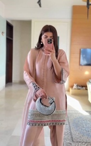 ชุดออกงานดีไซน์ใหม่ สีชมพูอ่อน 3 ชิ้น ผ้าจอร์เจตต์เนื้อหนา พร้อมผ้าคลุมไหล่ ปักลายประดับเลื่อม - Product Image 6