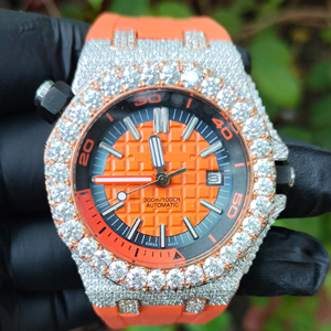 Reloj automático para hombre con correa de caucho color naranja y diamantes de moissanita. - Product Image 1