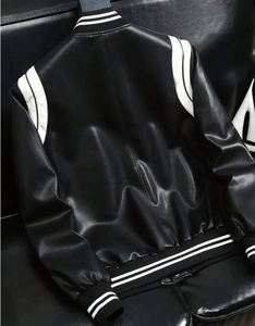 Chaqueta Varsity Negra para Hombre, Cuello Camisero, Cierre de Botón, Color Sólido, Corte Regular, para Otoño - Product Image 2
