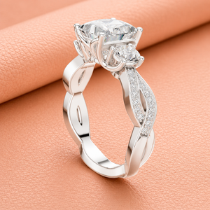 Anillo de Compromiso con Diamante Cultivado en Laboratorio, Corte Princesa, Claridad VVS1-VVS2, Certificado IGI, Oro Blanco, Pavé, Lujoso, para Boda - Product Image 2