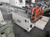 Ligne de production semi-automatique personnalisable pour la fabrication de papier mouchoir, avec machine de scellage et d'emballage pour mouchoirs en papier.