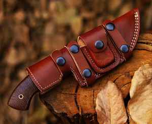 Cuchillo de caza de acero de Damasco de alta demanda con mango de madera y funda de cuero para actividades al aire libre y camping - Product Image 6