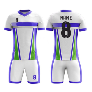 Conjunto de uniforme de fútbol premium, jersey y pantalones cortos transpirables, tela diseñada para brindar comodidad, durabilidad y rendimiento para el entrenamiento. - Product Image 3