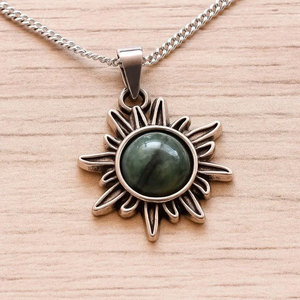 Colgante de Estrella de Piedra Verde, Joyería de Latón para Mujer, Motivo de Sol Místico, Estilo Vintage, Collar Étnico Bohemio Hecho a Mano, Regalo - Product Image 1
