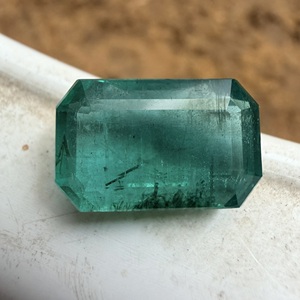 Émeraude naturelle de qualité supérieure du Zambie, 6,69 carats, vert intense, pierre facettée non montée pour la fabrication de bijoux - Product Image 2