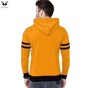 Sudadera con capucha de hombre, estilo moderno, hecha a mano, con tela suave de la mejor calidad, cómoda, en contraste de color negro y amarillo. - Product Image 4
