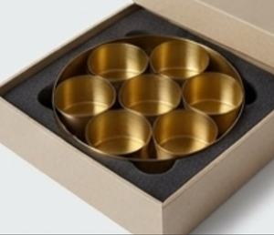 Boîte de rangement pour épices ronde en métal de qualité supérieure avec couvercle noir et intérieur doré, organiseur traditionnel pour la cuisine - Product Image 3