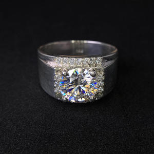 Anillo de compromiso y boda unisex chapado en rodio con moissanita de corte redondo y plata de ley 925, estilo hip hop, con diseño de racimo, ideal como anillo de promesa. - Product Image 5