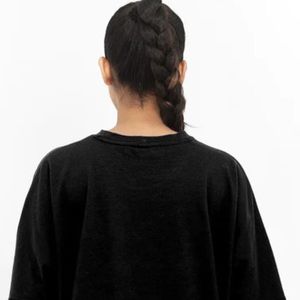 Black Flow Bat Tee T-shirt surdimensionné pour femme, haut décontracté de qualité supérieure, col rond, manches courtes, coupe décontractée, style chauve-souris, doux et léger - Product Image 4