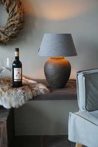 Base de Lámpara de Mesa Marrón Clásica y Majestuosa, Diseño Rústico Vintage de Cerámica con Pantalla de Tela Gris para una Decoración de Iluminación Elegante en el Hogar - Product Image 3