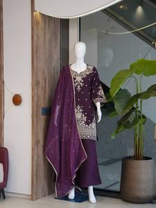 Nuevo Conjunto de Seda Romana Pesada Reversible, Elástico y Sin Arrugas, con Bordado y Lentejuelas para Boda y Diwali, Top y Pantalón con Dupatta - Product Image 3